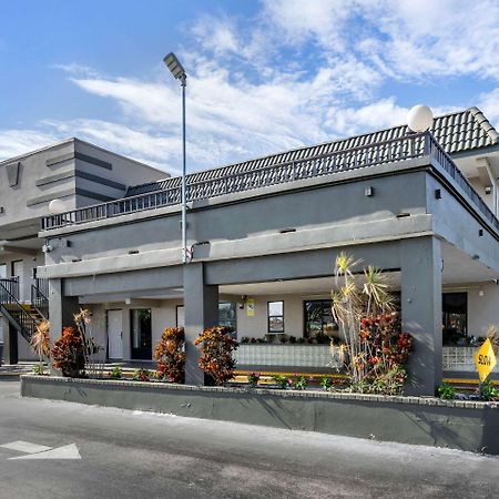 Rodeway Inn Clearwater-Dunedin Bagian luar foto