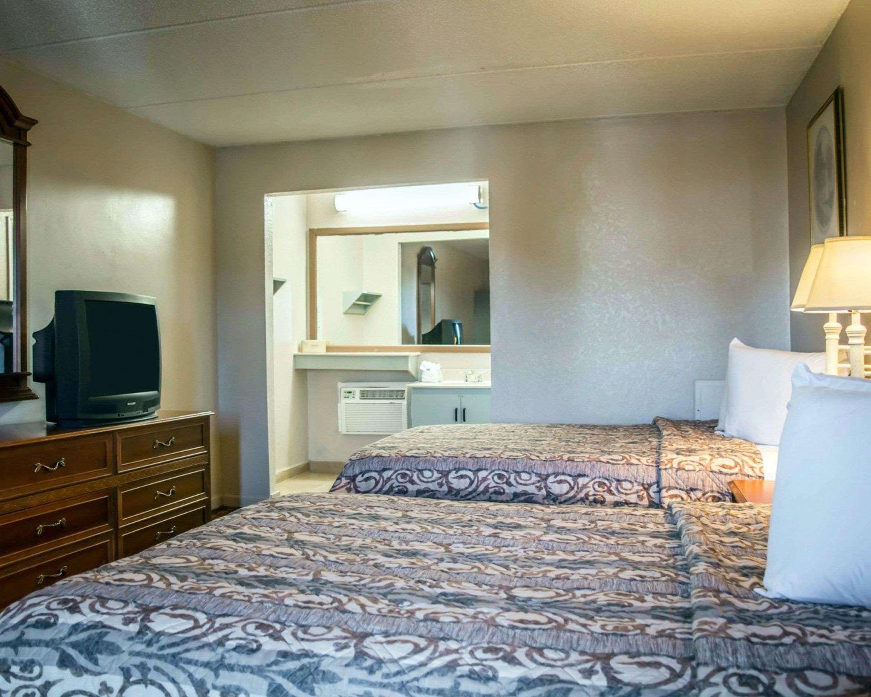 Rodeway Inn Clearwater-Dunedin Bagian luar foto