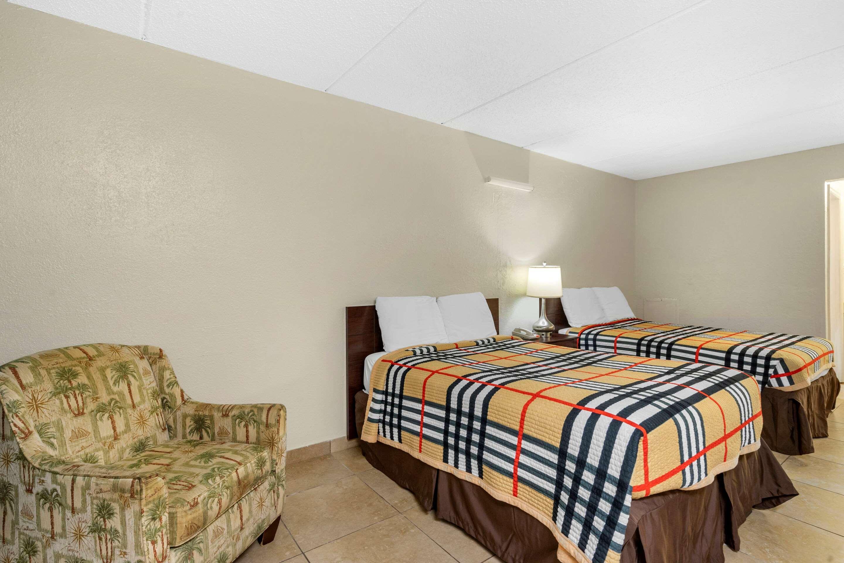 Rodeway Inn Clearwater-Dunedin Bagian luar foto