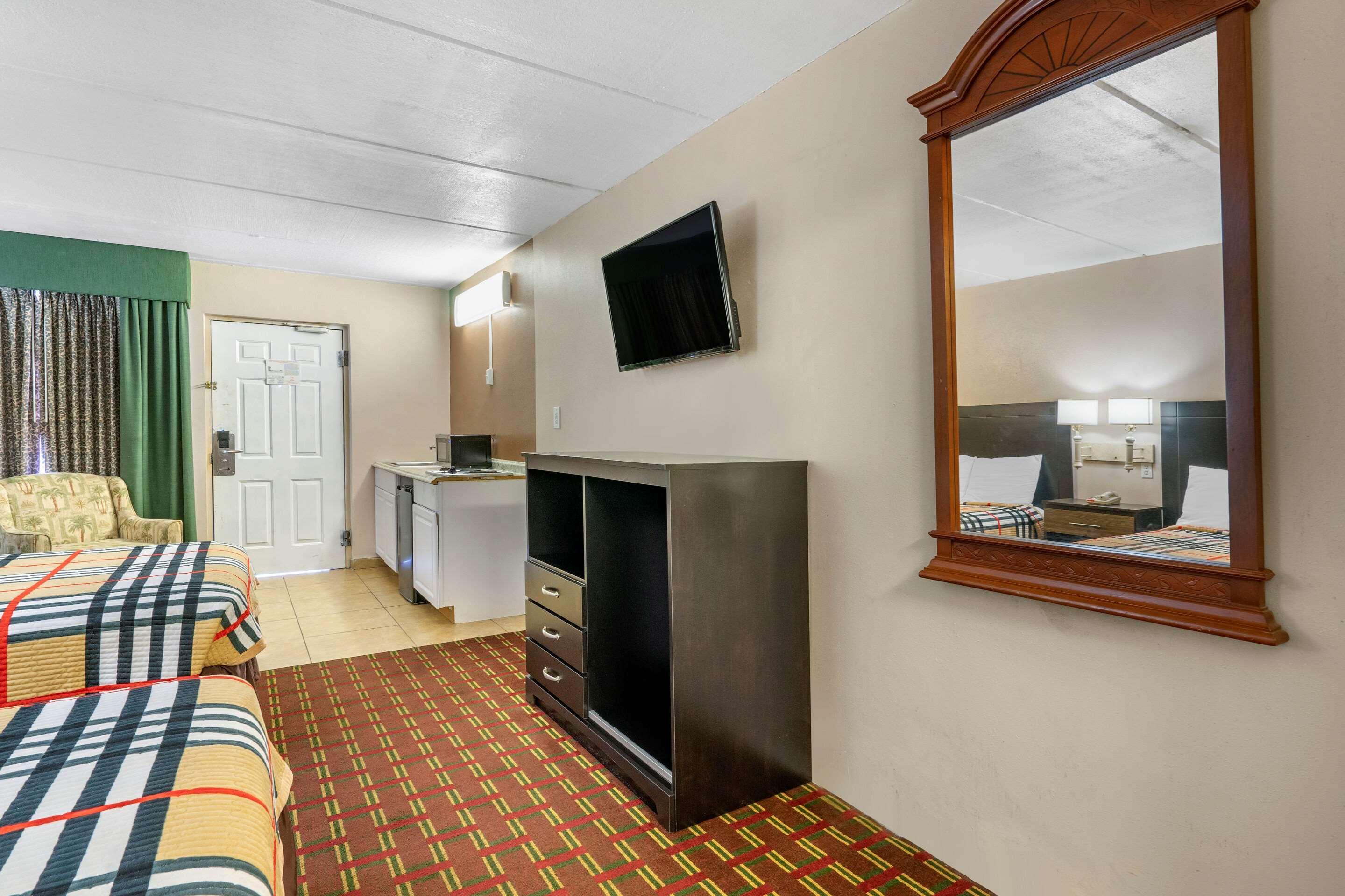 Rodeway Inn Clearwater-Dunedin Bagian luar foto