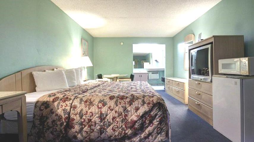 Rodeway Inn Clearwater-Dunedin Bagian luar foto