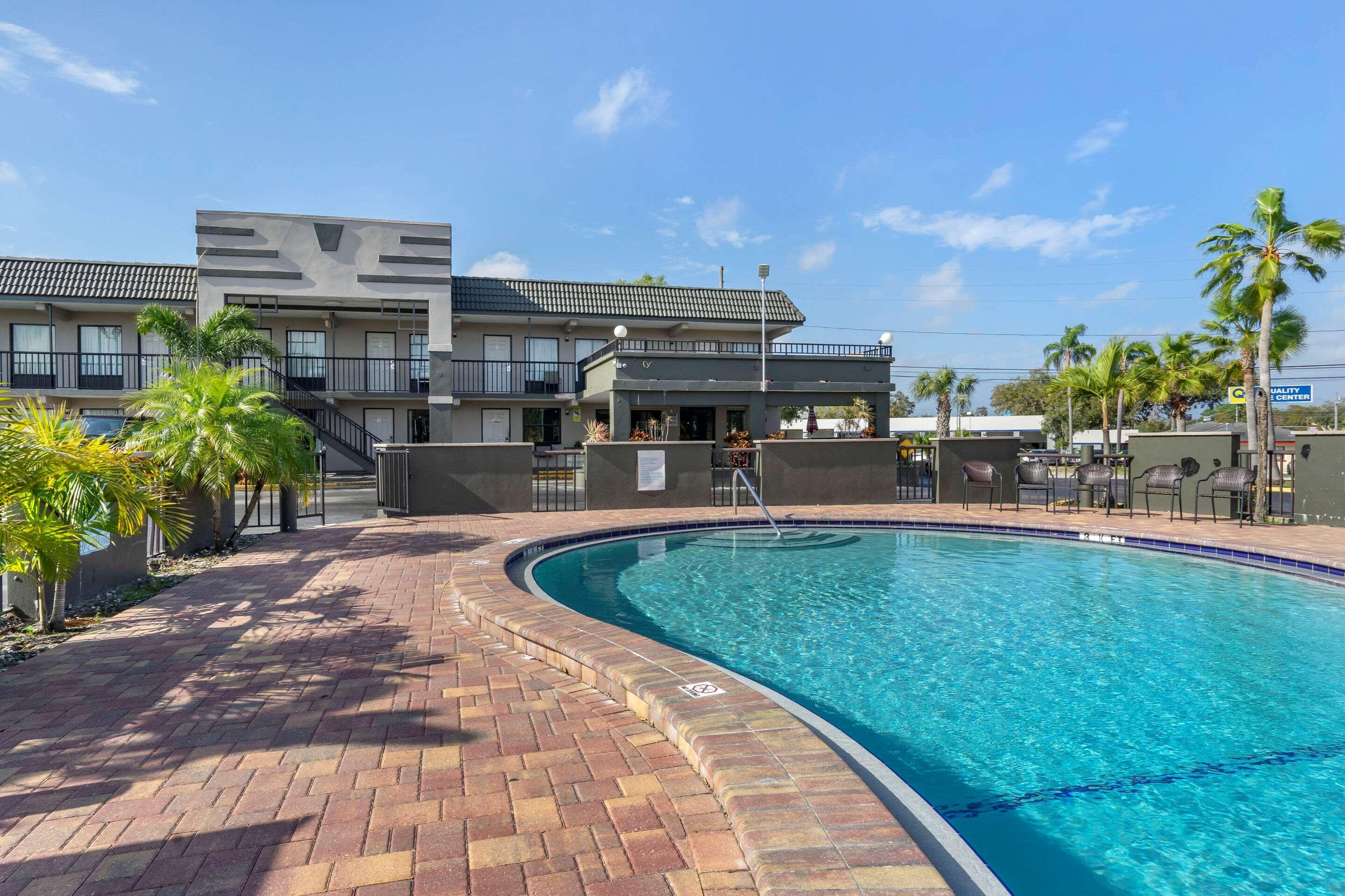 Rodeway Inn Clearwater-Dunedin Bagian luar foto