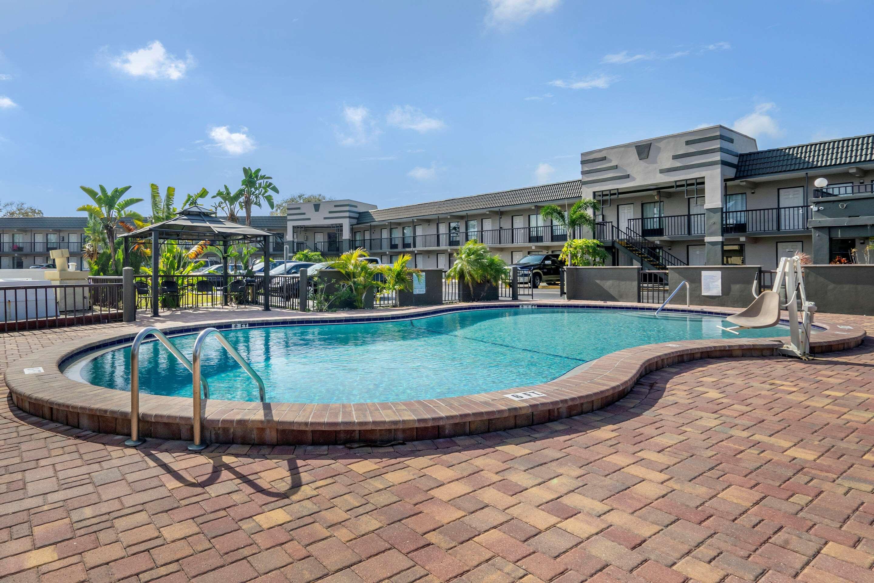 Rodeway Inn Clearwater-Dunedin Bagian luar foto