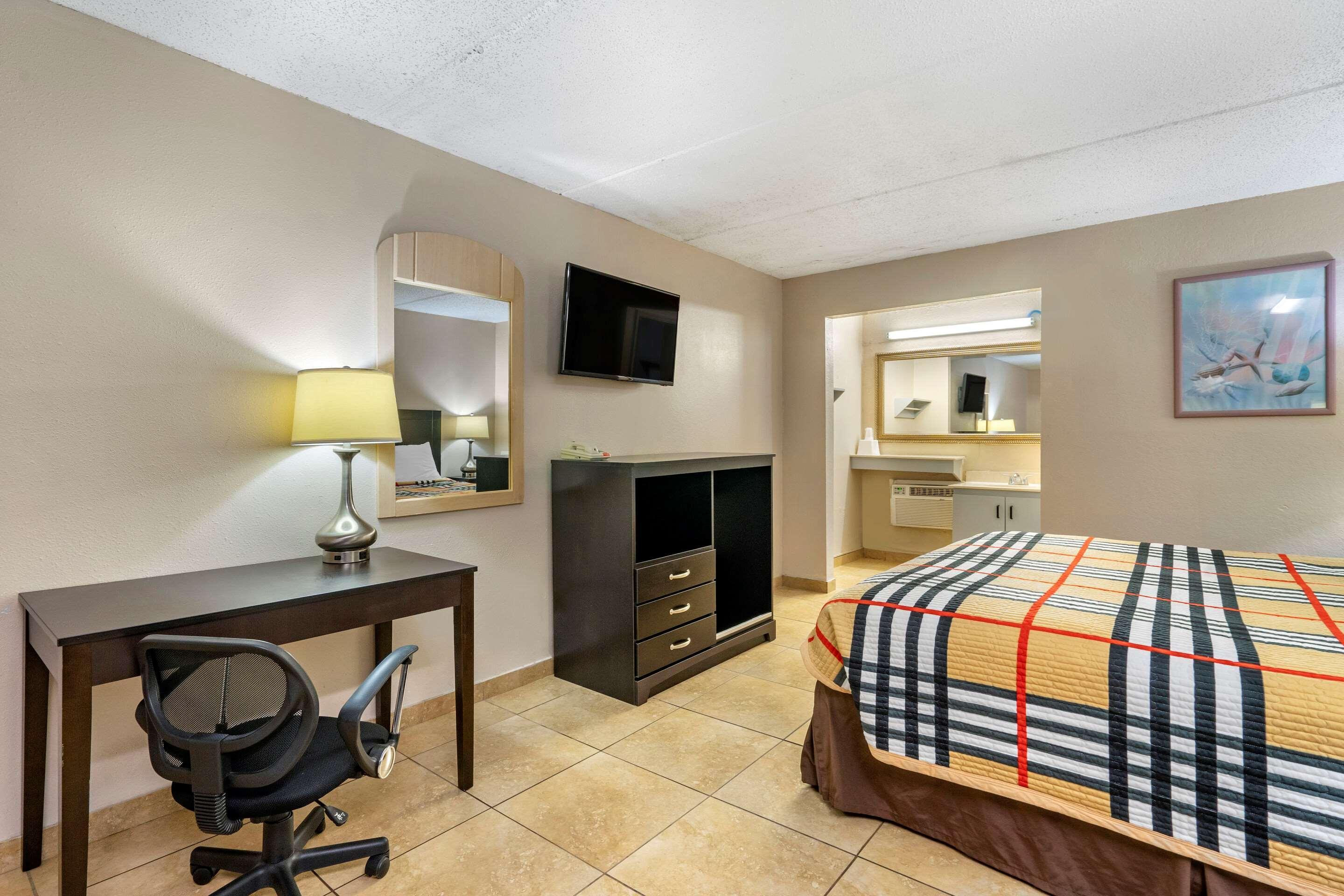 Rodeway Inn Clearwater-Dunedin Bagian luar foto