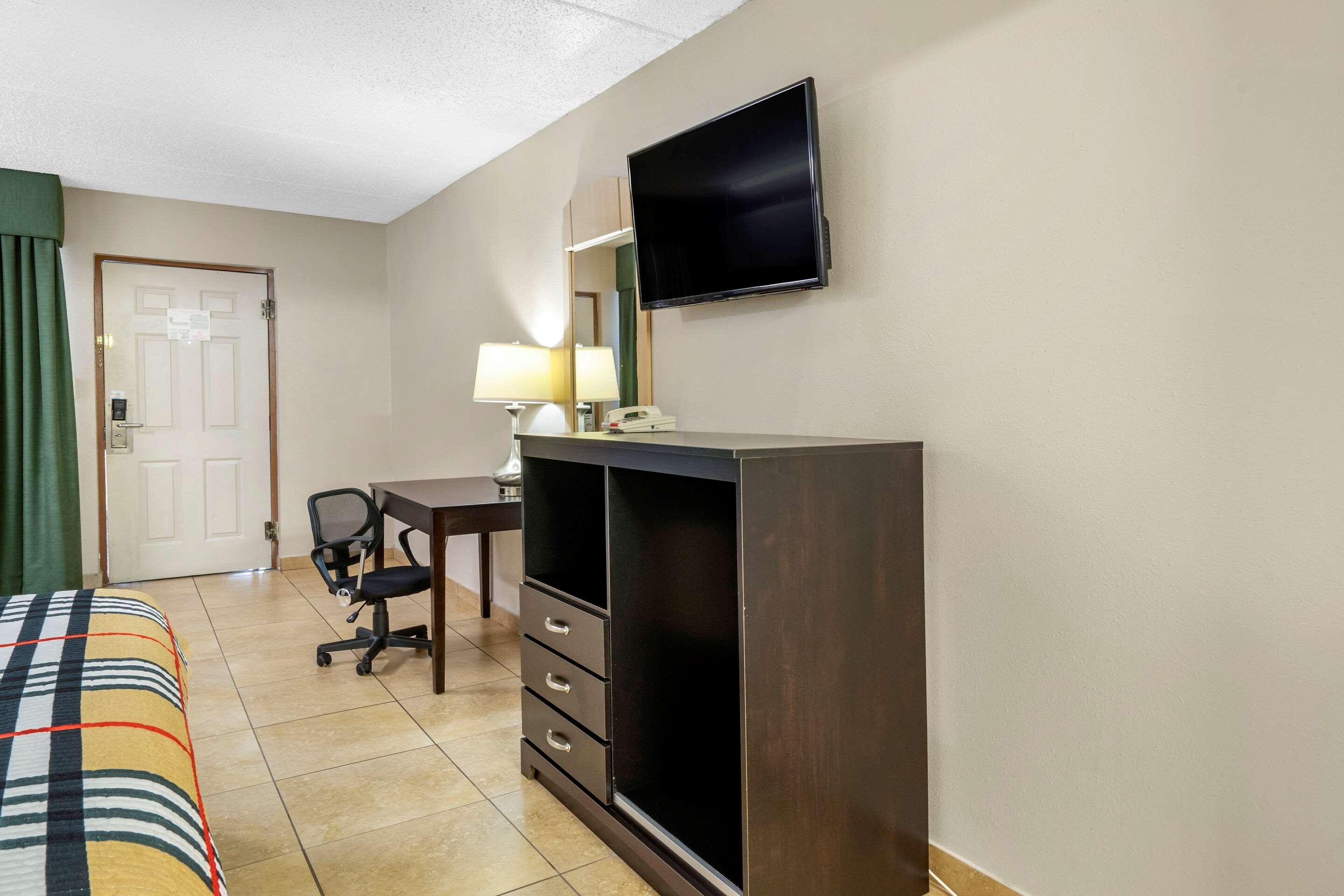 Rodeway Inn Clearwater-Dunedin Bagian luar foto