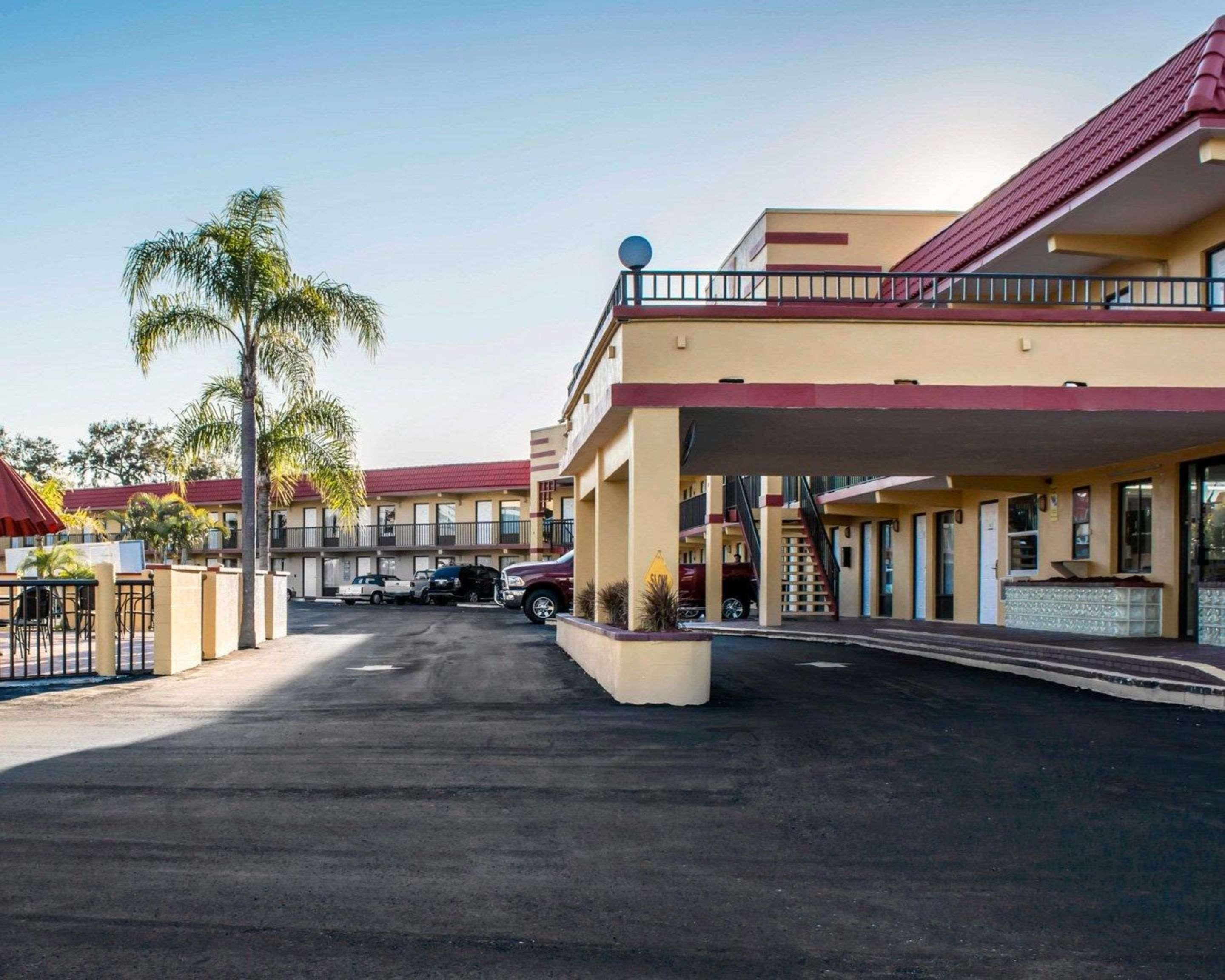 Rodeway Inn Clearwater-Dunedin Bagian luar foto