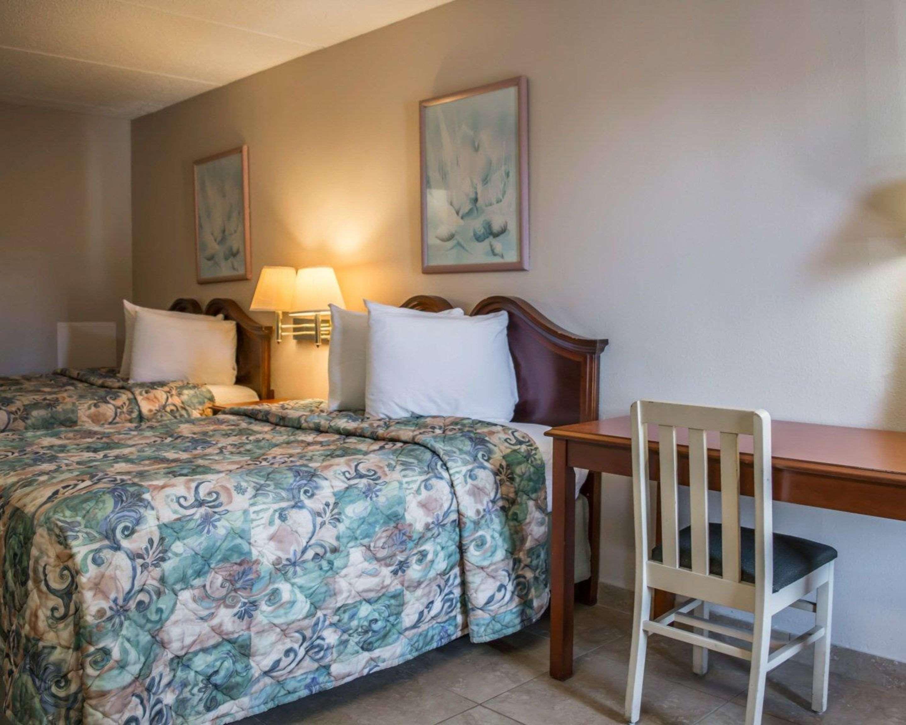 Rodeway Inn Clearwater-Dunedin Bagian luar foto