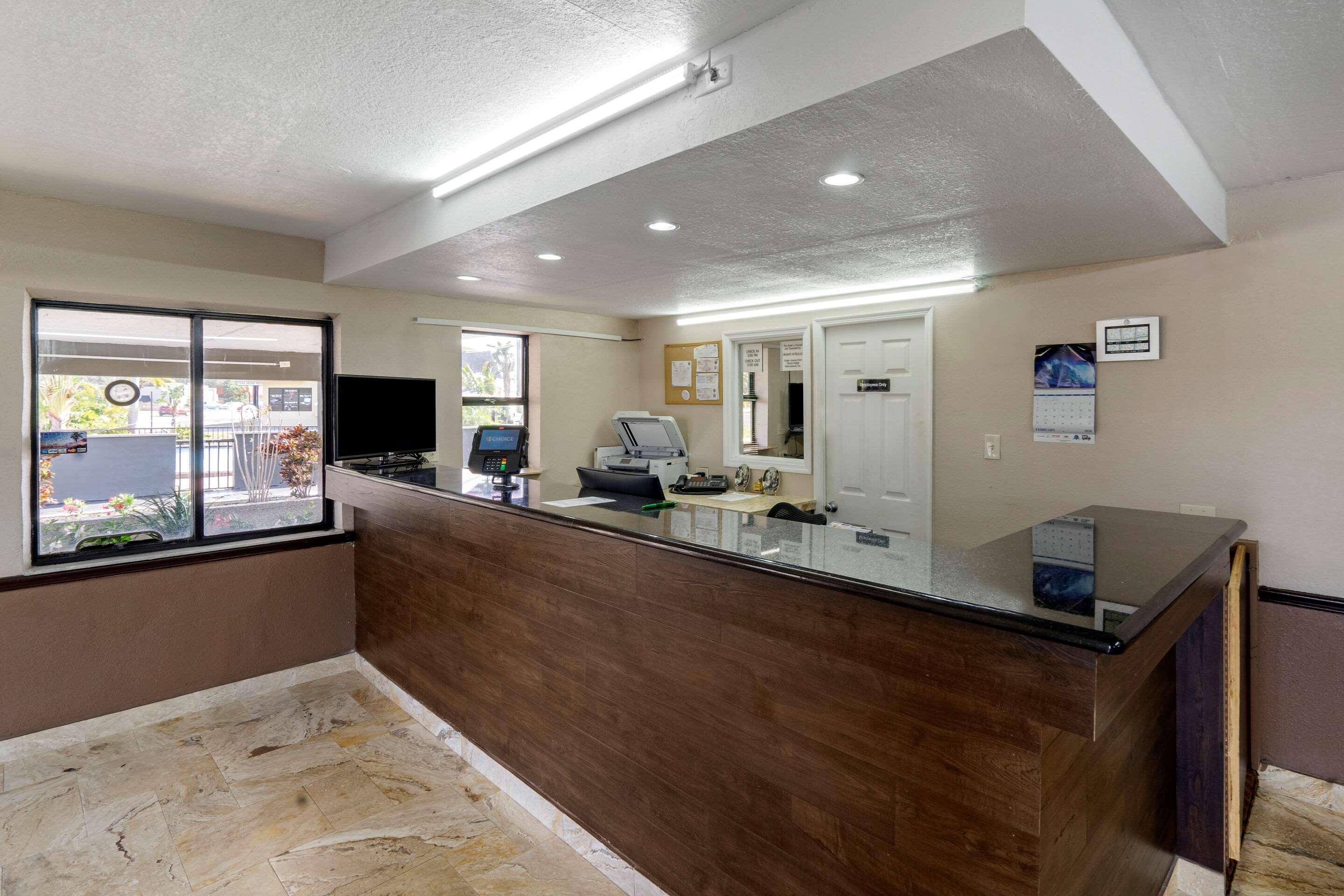 Rodeway Inn Clearwater-Dunedin Bagian luar foto