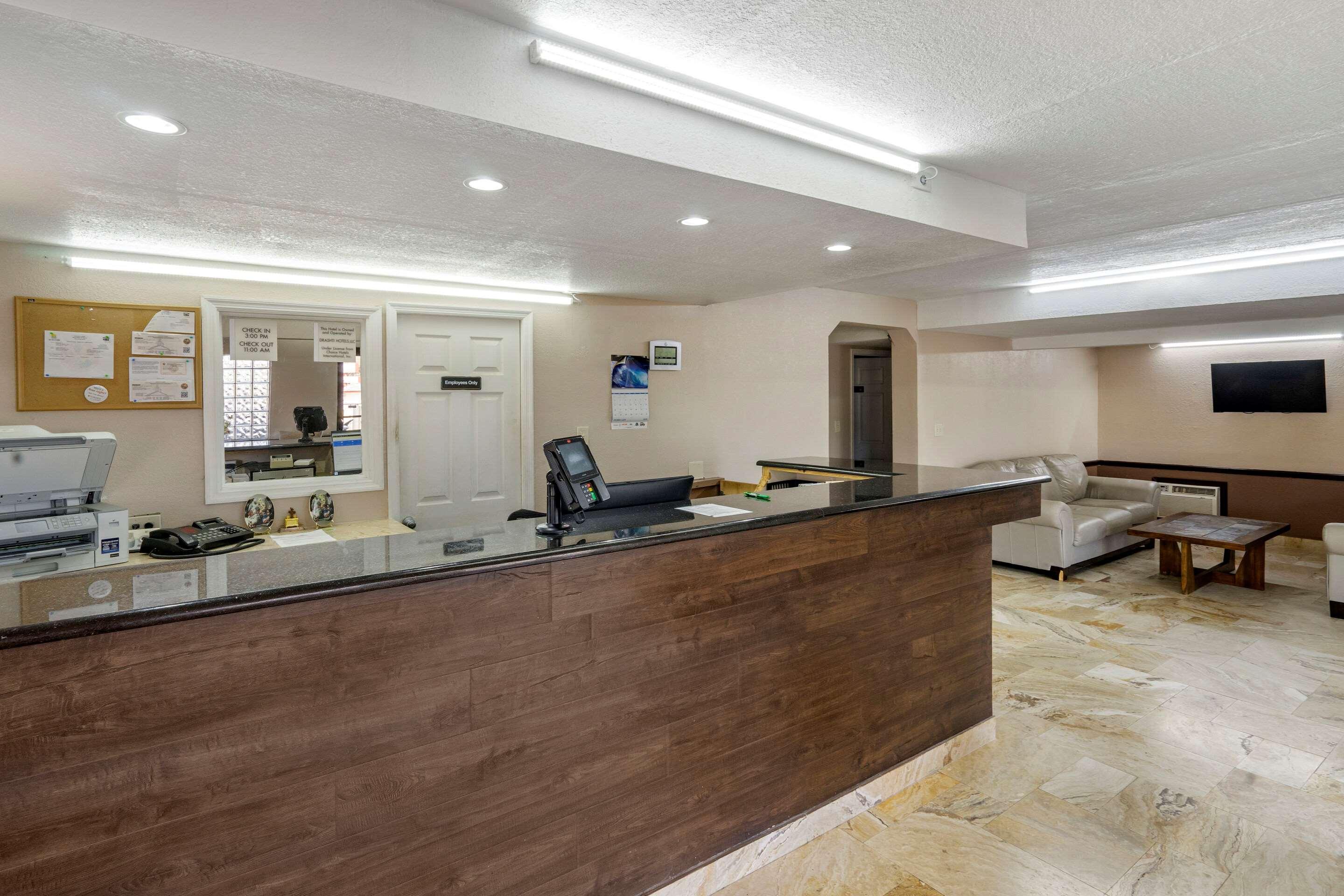 Rodeway Inn Clearwater-Dunedin Bagian luar foto