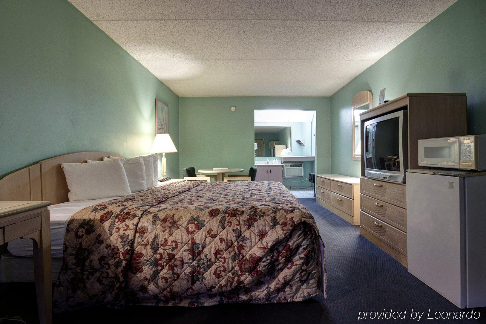 Rodeway Inn Clearwater-Dunedin Ruang foto