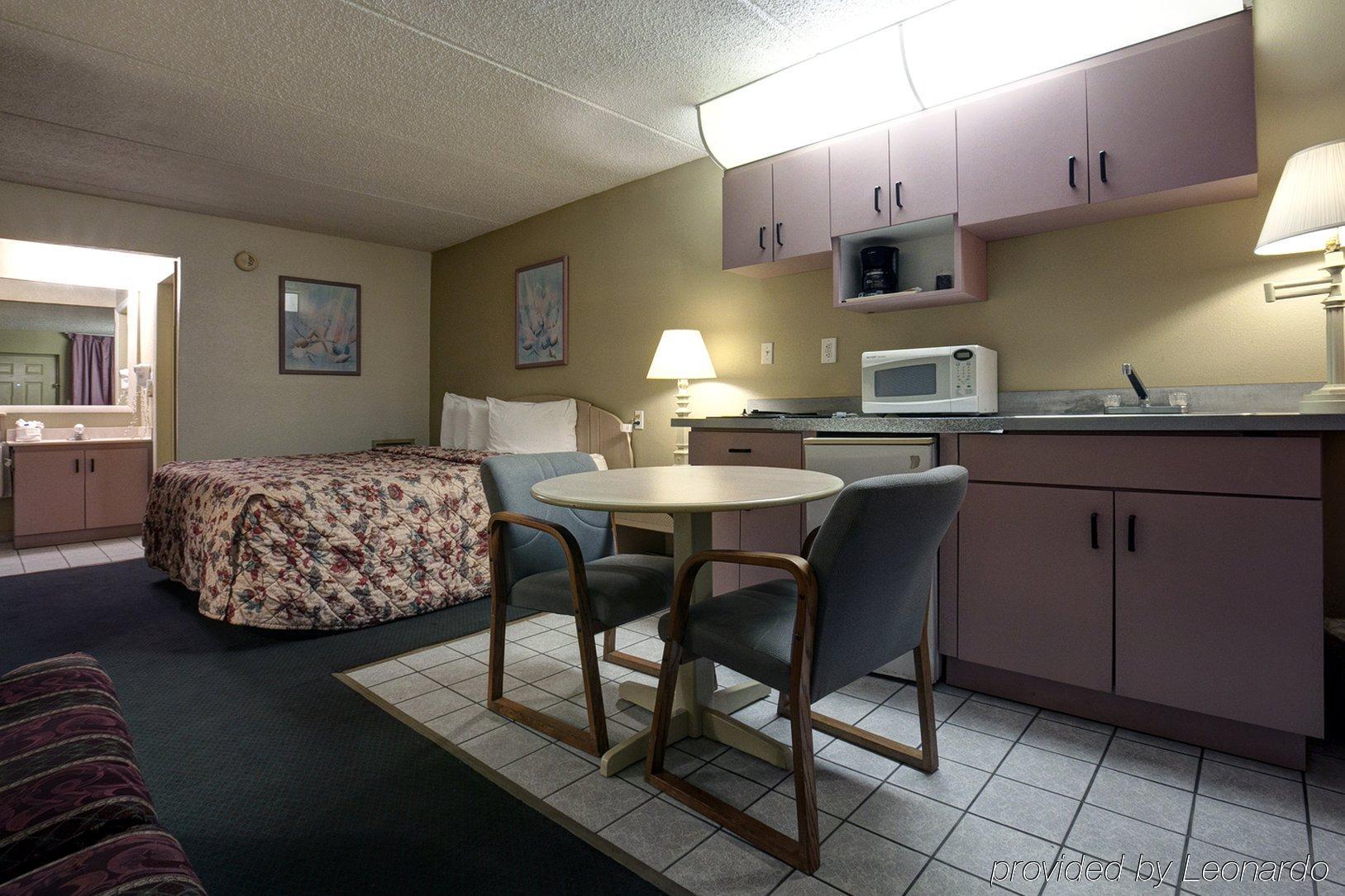 Rodeway Inn Clearwater-Dunedin Ruang foto
