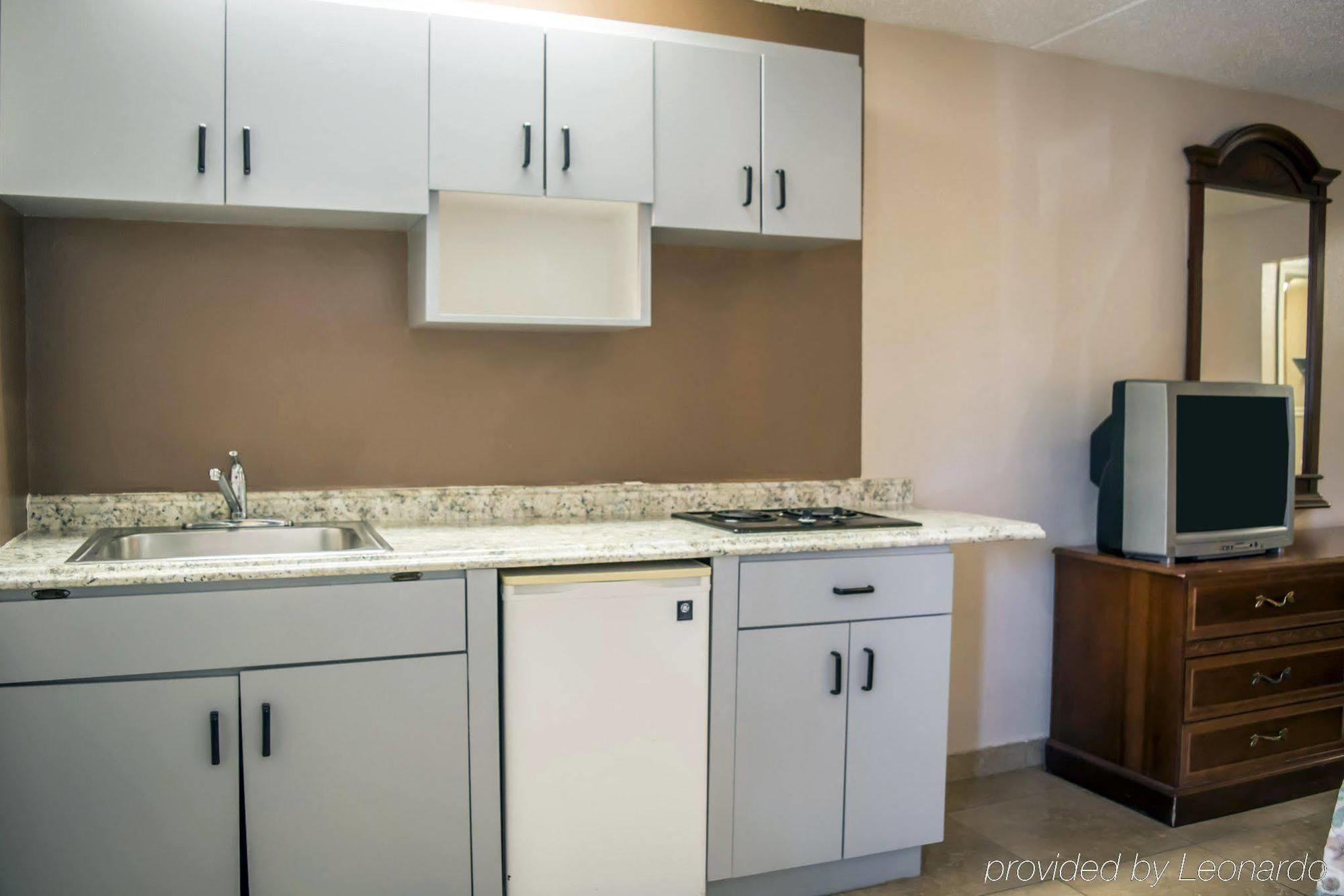 Rodeway Inn Clearwater-Dunedin Bagian luar foto