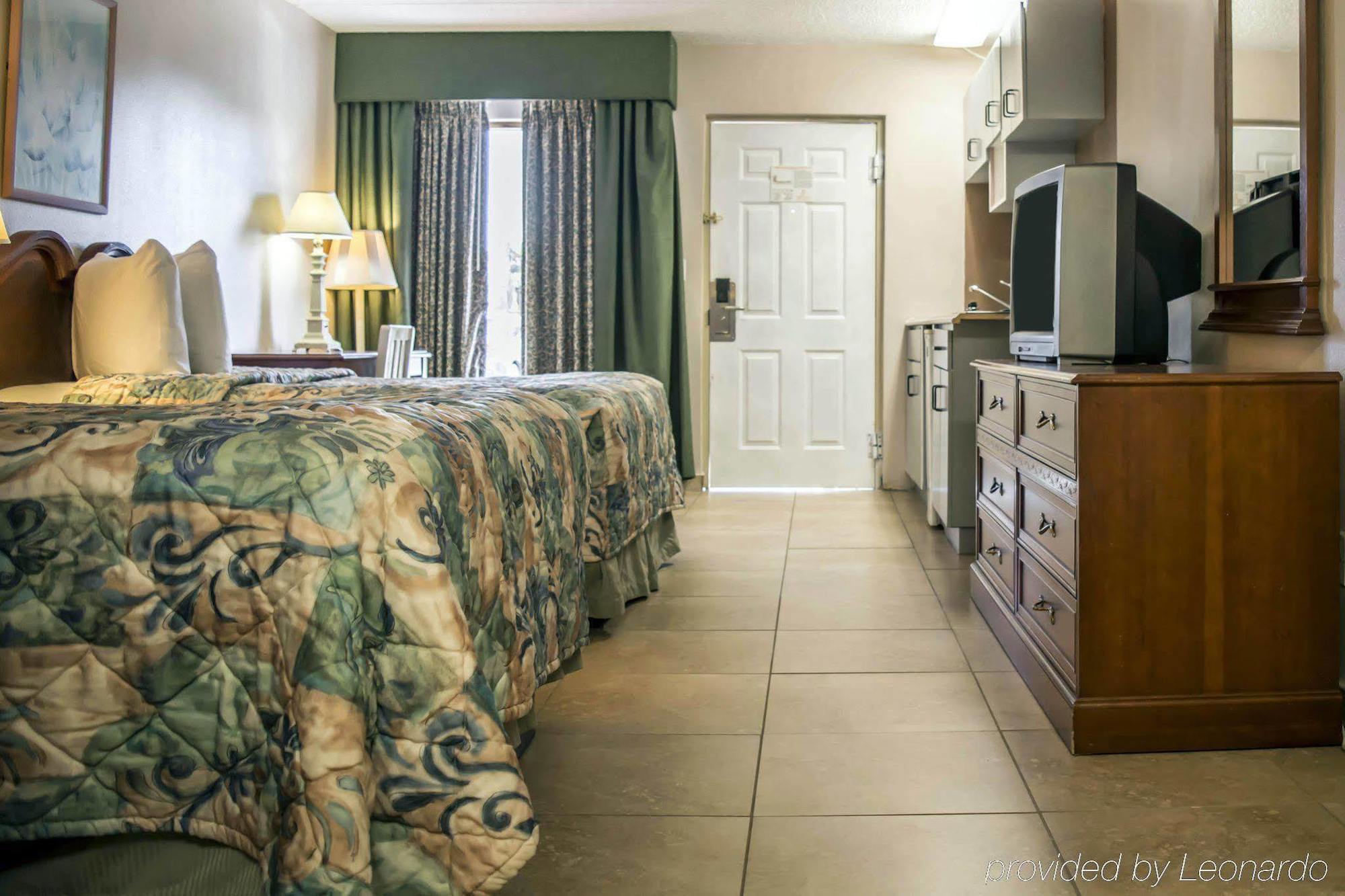 Rodeway Inn Clearwater-Dunedin Bagian luar foto